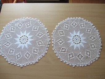 Háčkované krajkové dečky  ruční práce