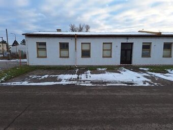 Pronájem zpevněné plochy na 4 osobní auta