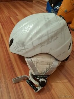 Lyžařská helma 54-58 cm