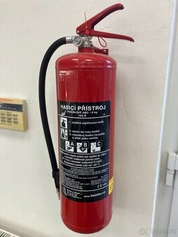 Práškový hasící přístroj s platnou revizí