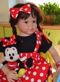 Prodám velkou sedící reborn holčičku z kitu Cressida