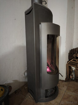 Italská designová krbová kamna s terciálním spalováním