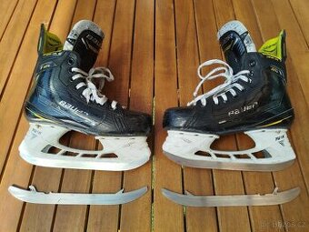 Brusle Bauer Supreme M4 S22 Int. 4,5 Fit 3