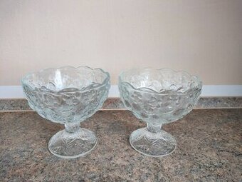 Dvě misky/poháry na zmrzlinu, ovoce i dezert,,