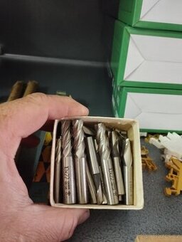 Výstružníky, frézy, ložiska , vrtáky ...