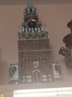 KERAMICKÁ LÁHEV NA ALKOHOL VE TVARU MOSKEVSKÉ SPASSKÉ VĚŽE