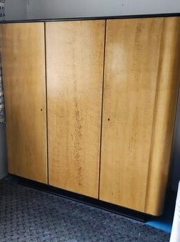 Retro šatní skříně