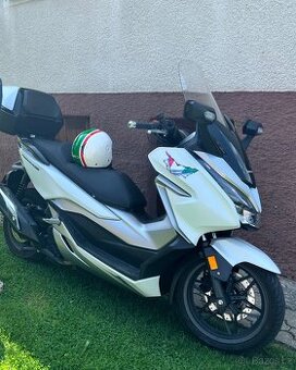 Honda forza 300