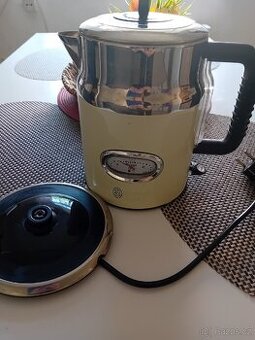 Rychlovarná konvice Russell Hobbs