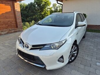 Toyota Auris 1.8i Hybrid-Xenon-Panorama-128tis km-