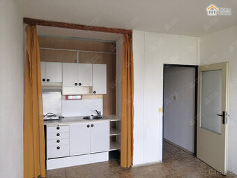 Pronájem nezařízené garsonky s lodžií