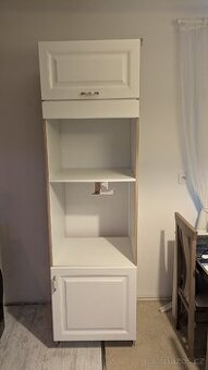Kuchyňský panel pro troubu a mikrovlnku.