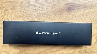 Apple Watch 7 Nike Edition GPS hvězdně bílé