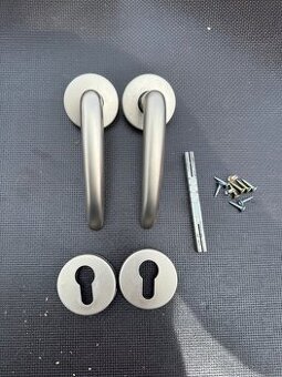 KOVANI NA DVERE Rozetové 29 ks