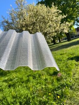 Trapézový polykarbonát