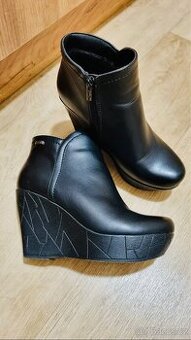 Kotníčkové kozačky