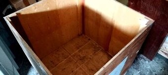 Dřevěné bedny s víkem doprava