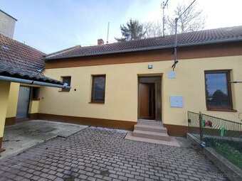 Prodej RD 217 m2 s 2 garážemi, pozemky 484 m2, Přeskače