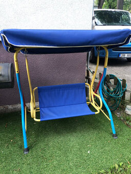 Zahradní dětská houpačka se sklopnou stříškou pro nejmenší