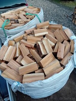 Prodám palivové dřevo tvrdé suché štípané cena za 1m3 1600