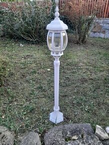 stojací venkovní lampa