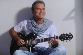 2 vstupenky - Jakub Smolík - koncert DK Kroměříž - 22.1.26