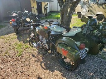 Vojenské motocykle Dnepr MT-11 so sidecarom a originálnymi