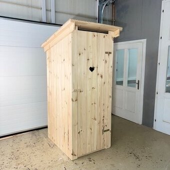 Suché WC z masivu – zahradní kadibudka, nové