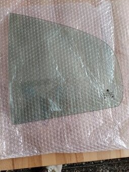 Levé zadní okno pevné Octavia1