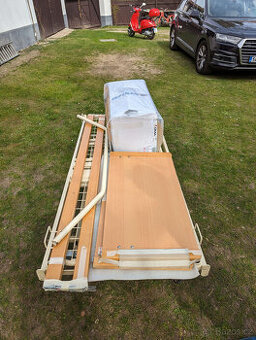 Elektricky polohovatelné pojízdné lůžko