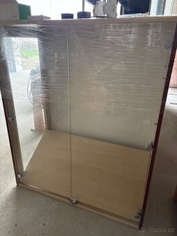 Skříň  výkladní se světlem