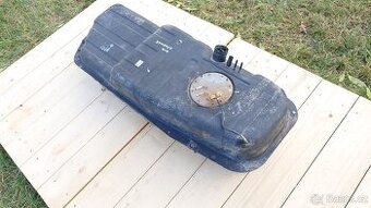 Kia Sportage 1 –Nádrž paliva