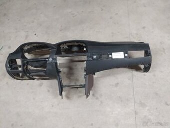 BMW E60/E61 palubní deska z 535d 200kw