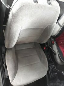 Prodej sedačky řidiče a poptávka misek tlumičů