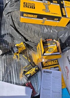 DeWalt rázový utahovak DCF922