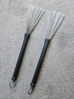 Proline metličky s kovovou rukojetí