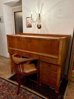 Starožitný psací stůl
