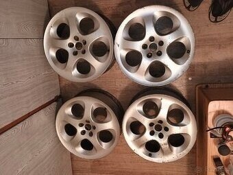 ALU kola v dobrém stavu 5x98 17 Alfa,Fiat originální elektr