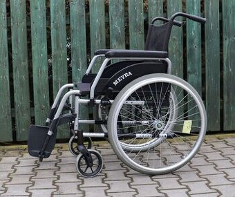 057-Mechanický invalidní vozík Meyra.