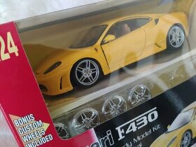 Prodám kov/plast model Ferrari F430 1:24 Maisto - 1