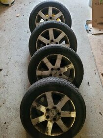 Zimní pneu 195/65 15 (včetně alu disků)