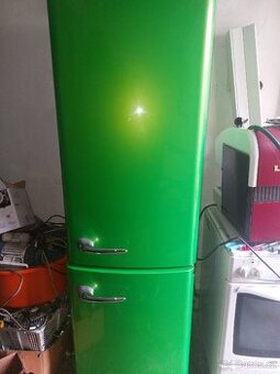Retro lednice zelená roh s pantem uražený - 1
