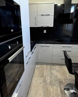 Pronájem bytu 3+1 74m2 na ul. Bratr. Veverkových - 1
