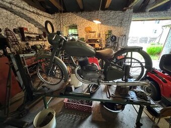 Jawa pérák 250