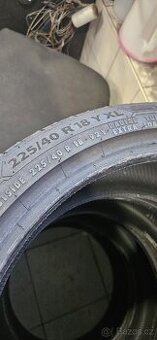 225/40 R18 Barum