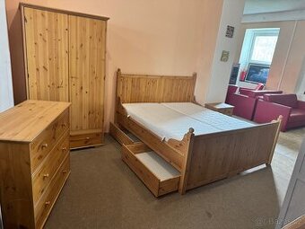 Krásná dřevěná Ložnice IKEA HURDAL z masivu Komplet