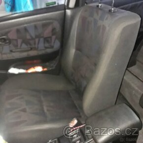 Koupím přední sedačky na mitsubishi Carisma