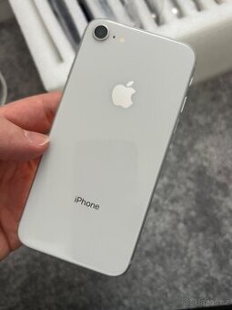 iPhone 8 64Gb v hezkém stavu, 100% baterie