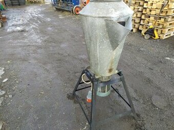 Krouhač řepy Weisgepber 3,7 kW, 380 V, sklopný, v provozu