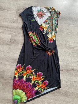 Krásné šaty Desigual vel.40/L
